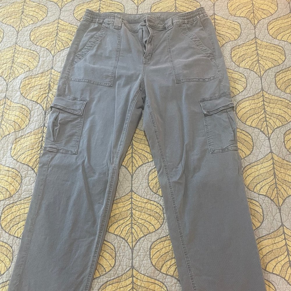 American Eagle Gray Straight Leg Cargo Pants Size 14 Elastic Waistband